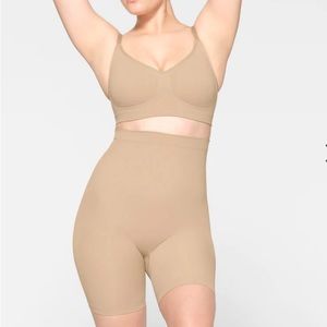 Skims sculpting mid waist mid thigh short size S/M